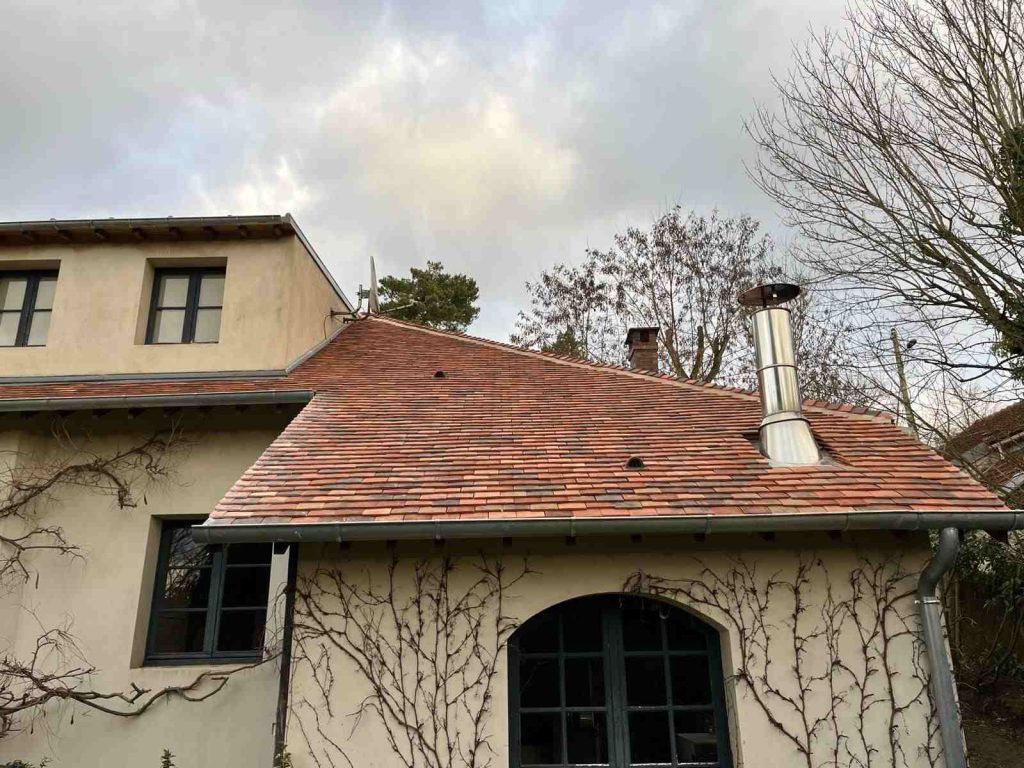 toiture refaite tuile et cheminee zinc