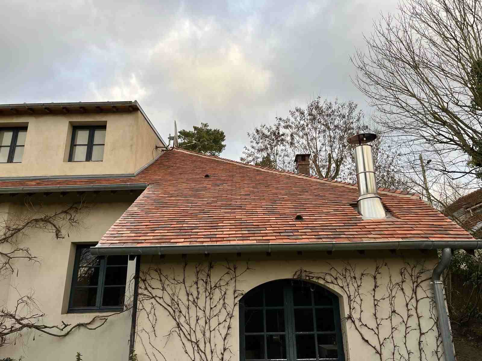 toiture refaite tuile et cheminee zinc
